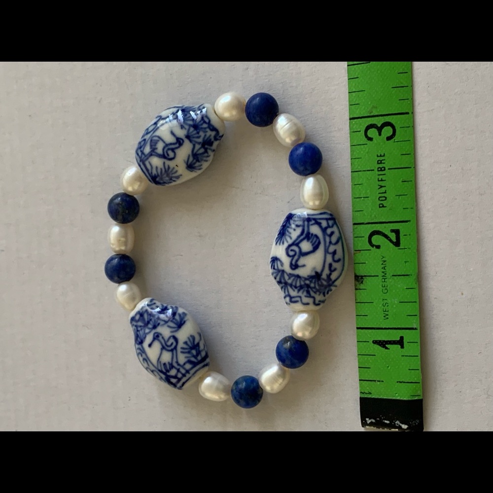 Bracelet: stretch blue and white Chinese ceramic